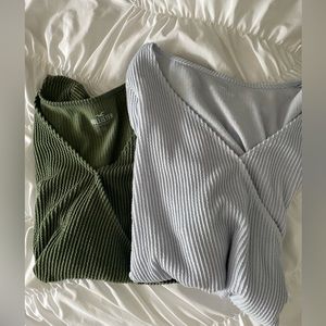 2 Hollister long sleeves v-neck, size M